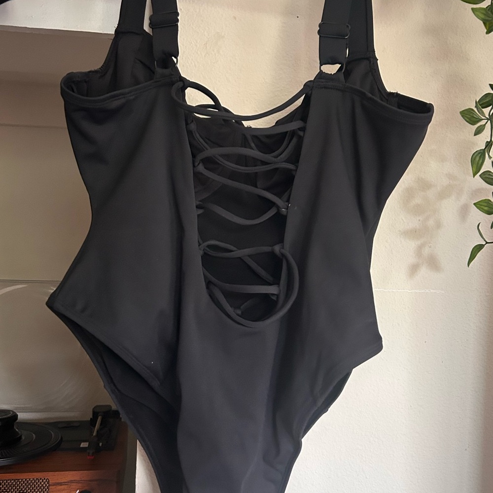 TA3 Swim D/DD XL Short Hi-Cut Lifty - Black (Never worn)